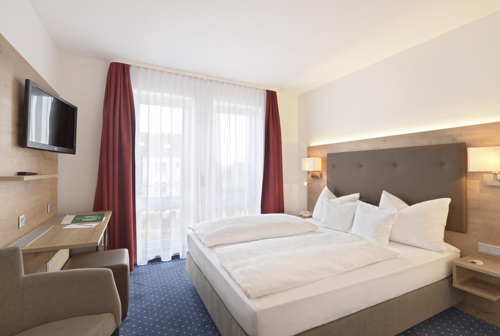 Poinger Hof 4* Poing